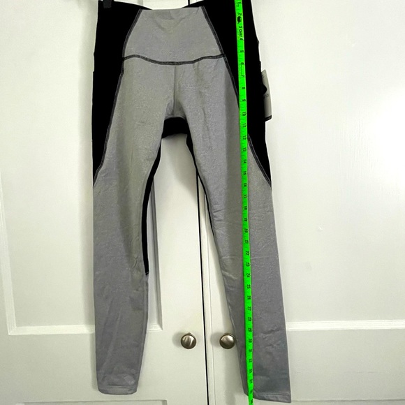 Apana Yoga Lifestyle Leggings with Pockets - Picture 5 of 12